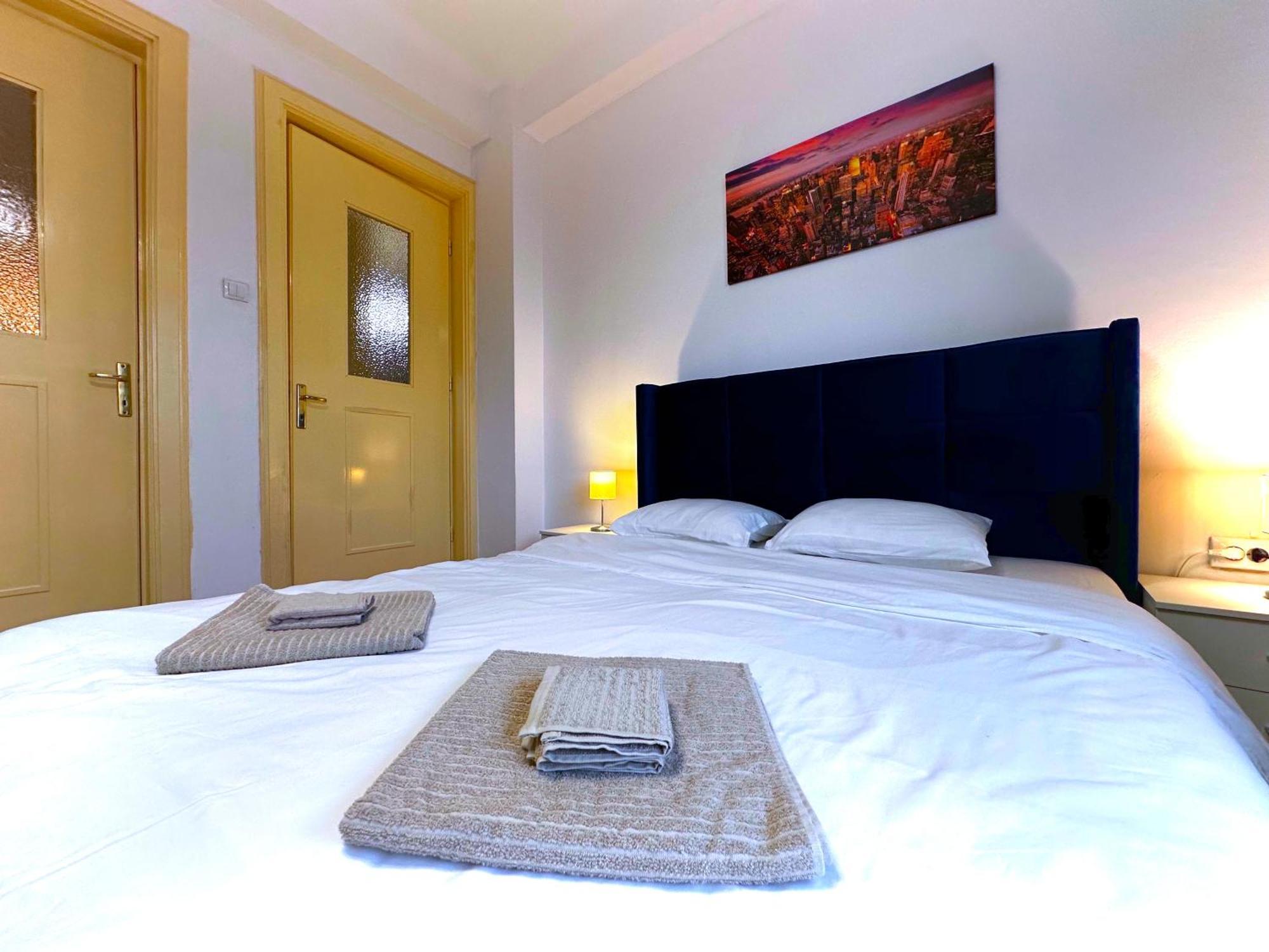 Ultracentral Apartment 4 Rooms - Old City Center -120 Square Meters - Bucharest Exterior photo