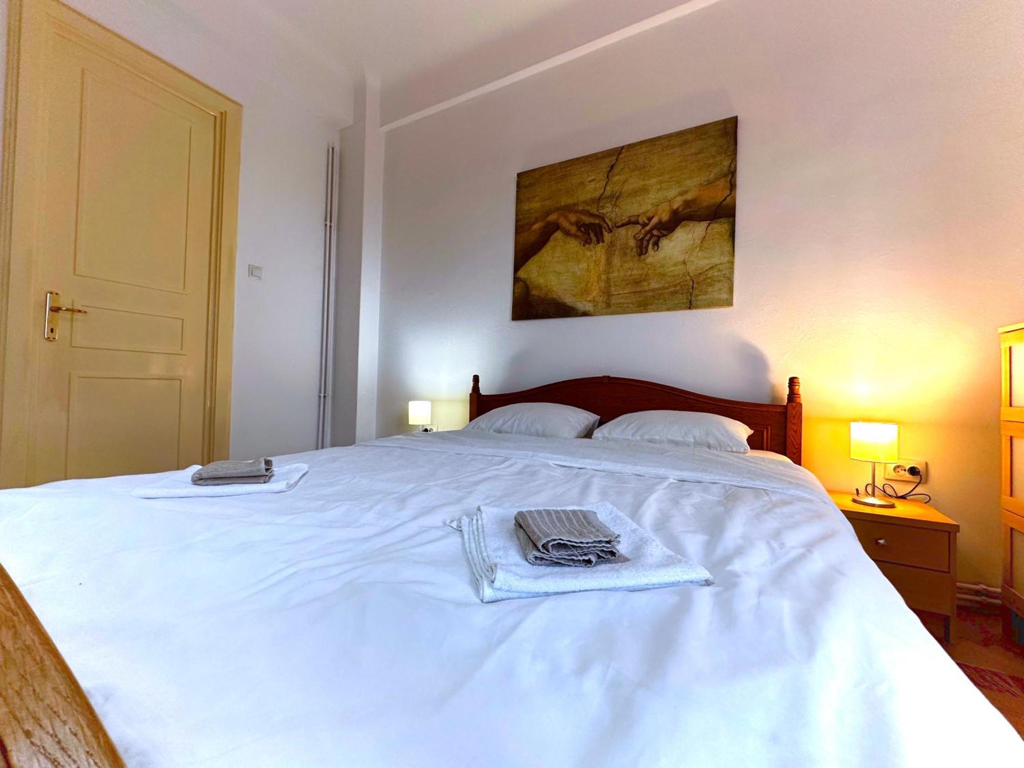 Ultracentral Apartment 4 Rooms - Old City Center -120 Square Meters - Bucharest Exterior photo