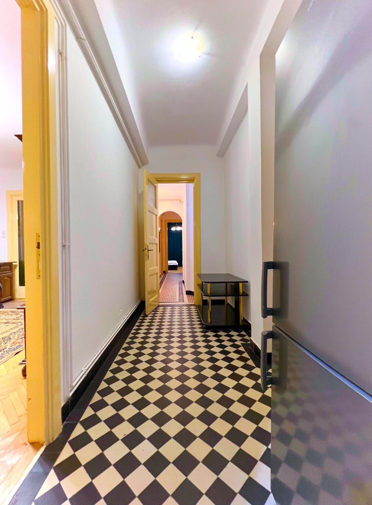 Ultracentral Apartment 4 Rooms - Old City Center -120 Square Meters - Bucharest Exterior photo